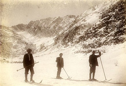 Skiers with single poles in the Italian Piedmont, near Val Pellice in 1898. Among them Adolfo Kind