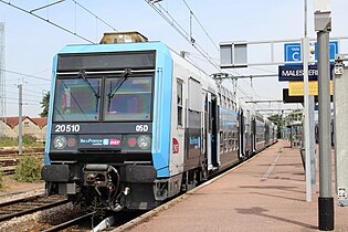 Rame Z 20500 rénovée en gare de Malesherbes.