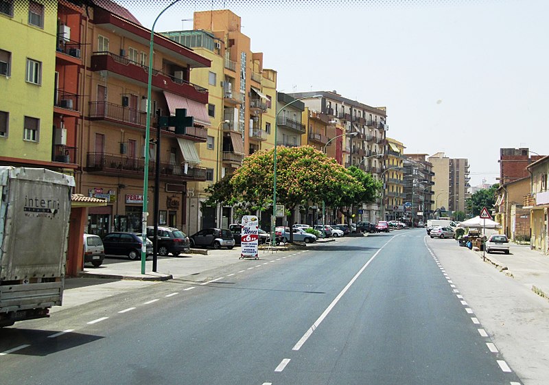 File:Gela, Via Venezia.jpg