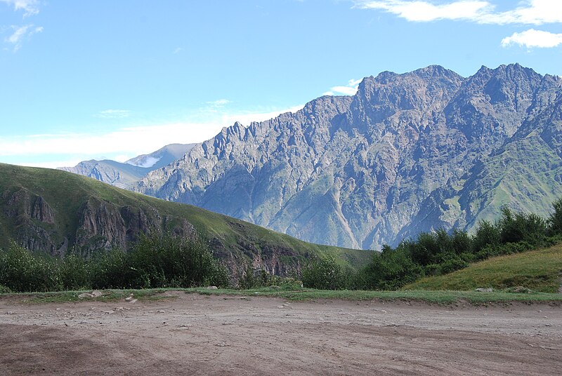 File:Georgia - Environs of Stepantsminda (14832635267).jpg