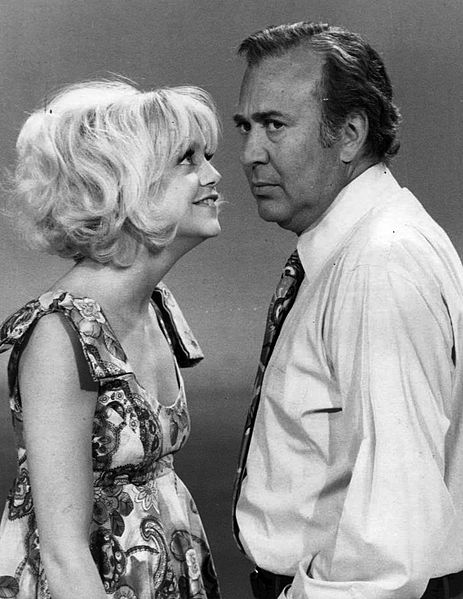 Reiner with Goldie Hawn on the set of Rowan & Martin's Laugh-In on January 16, 1970