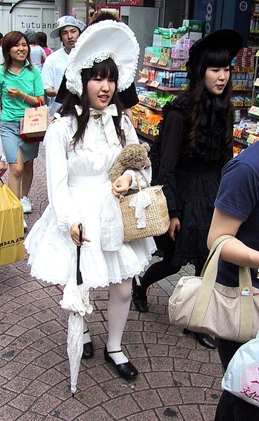 368px-Gothic_lolita_takeshita_street.jpg