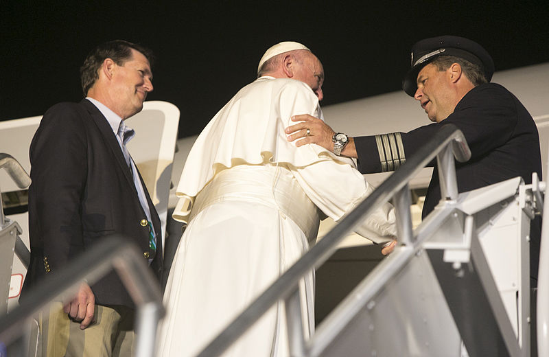 File:Governor Wolf and First Lady Wolf Bid Farewell to Pope Francis.jpg