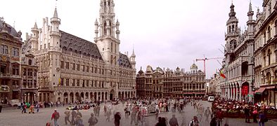 Grand Place (Bruselas), con el Ayuntamiento de Bruselas.