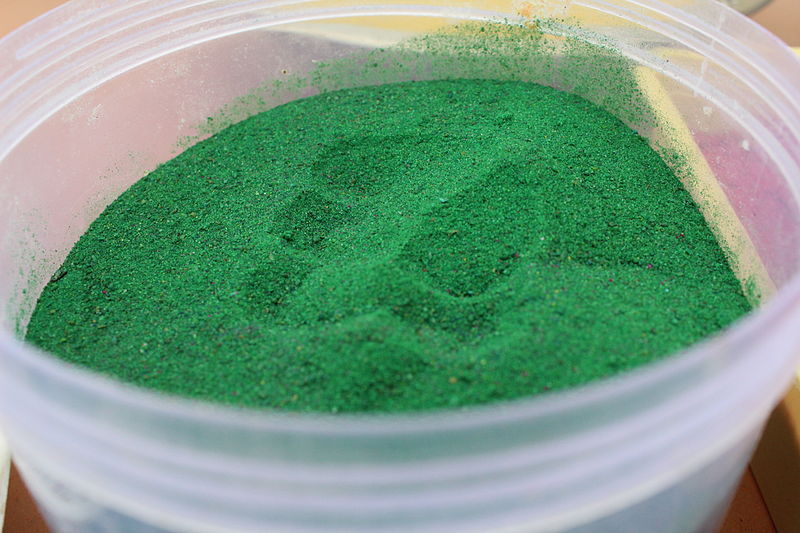 File:Green color powder.JPG