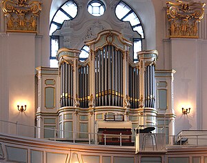 Hamburg, St.-Michaelis-Kirche, die Marcussen-Orgel.jpg