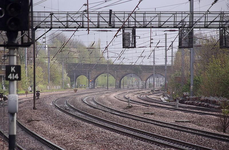 File:Harringay railway station MMB 27.jpg