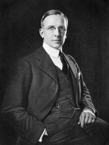 Harry Brookings Wallace (1877–1955).png