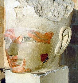 Hoofd van beeld van Hatsjepsoet Tempel van Hatsjepsoet, Deir el-Bahari