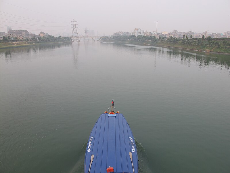 File:Hatirjheel, Nov 2017 04.jpg