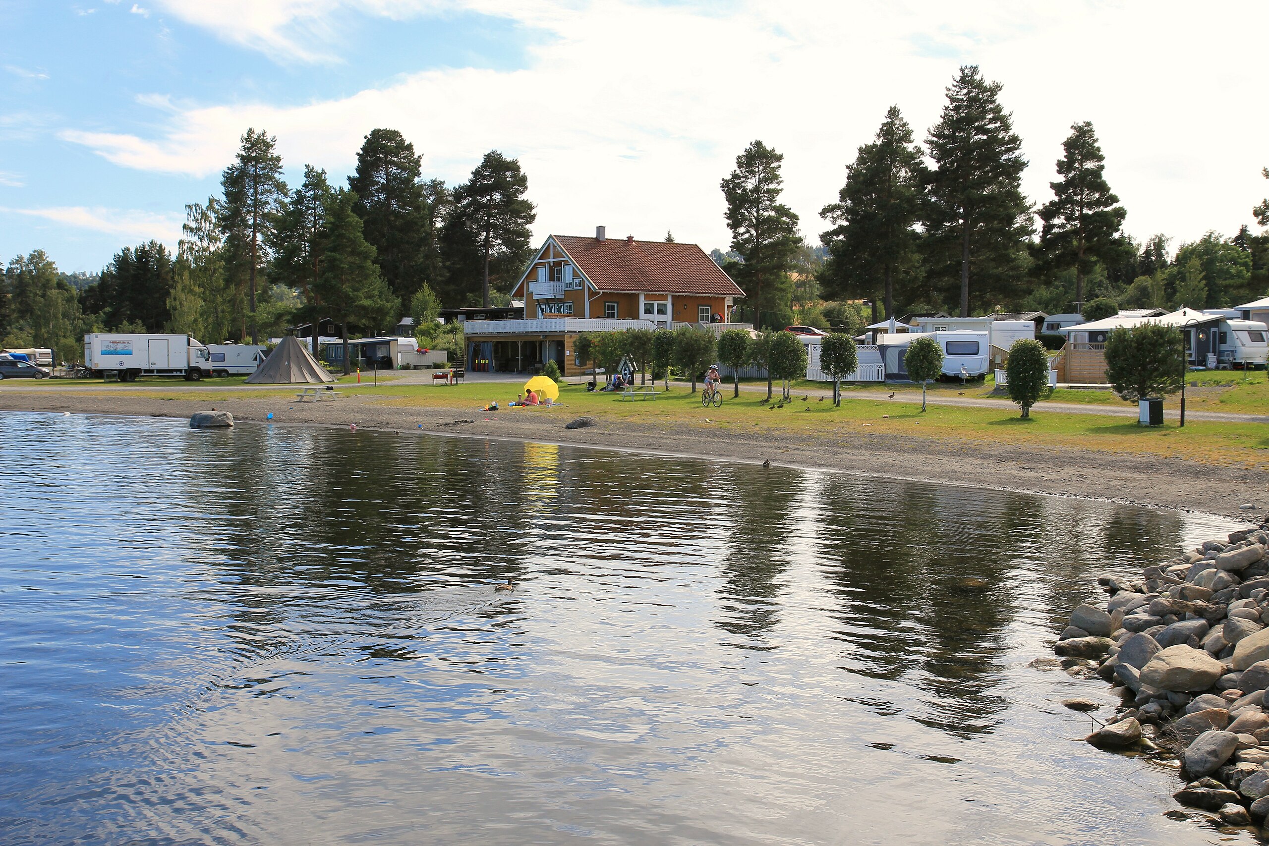 File:Hekshus camping på Kapp på Toten, Oppland, Norway 2.JPG - Wikimedia  Commons