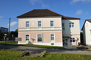 Hofkirchen Arnleitner Schule.JPG