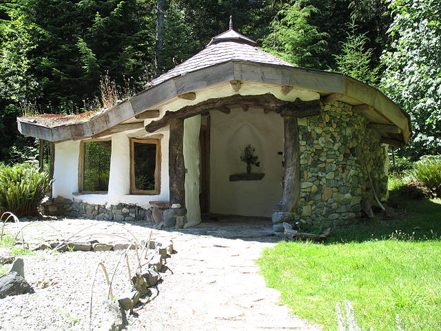 An example of a modern cob building in the Pacific Northwest style. The exterior cob wall is limewashed for an attractive, uniform appearance.