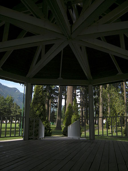 File:Hope, BC - Hope Memorial Park 04A.jpg