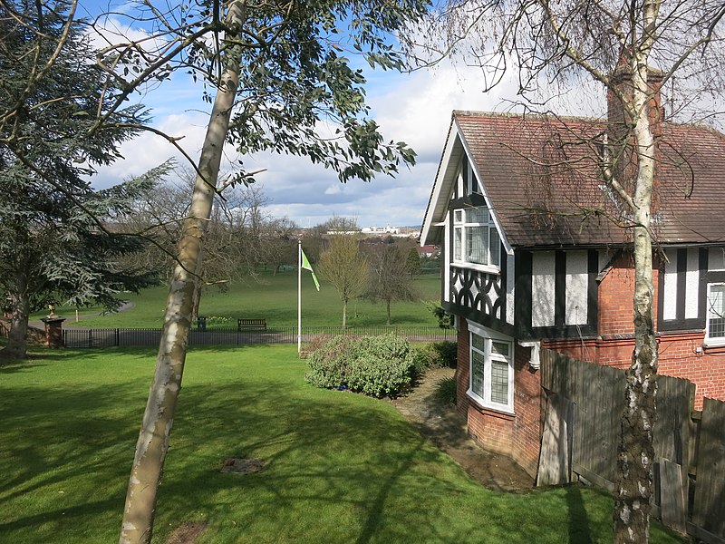 File:House in the Park - geograph.org.uk - 4896655.jpg