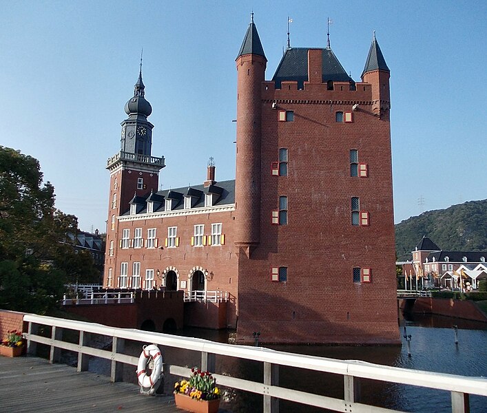 File:Huis Ten Bosch 09 April 2011 02.jpg