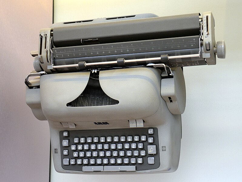 File:IBM model B typewriter, made 1957. National Museum of Scotland.jpg