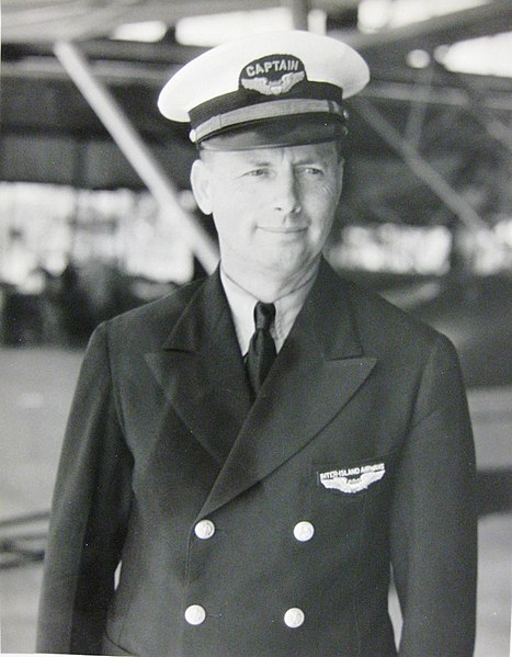 File:Inter-Island Airways Chief Pilot Charles "Sam" Elliott.jpg