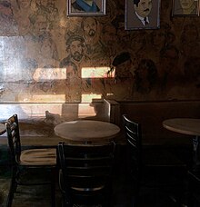 Seating in the bar Interior Old Town Ale House, Chicago (49537822368).jpg