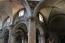 The junction of the nave and the transept Interior Popolo 02.JPG