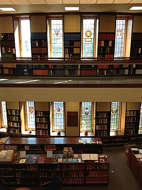 Blick aus dem zweiten Stock der Osler-Bibliothek für Geschichte der Medizin