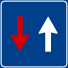 panneaux de signalisation italiens - droit de passage en alternance à sens unique streets.svg