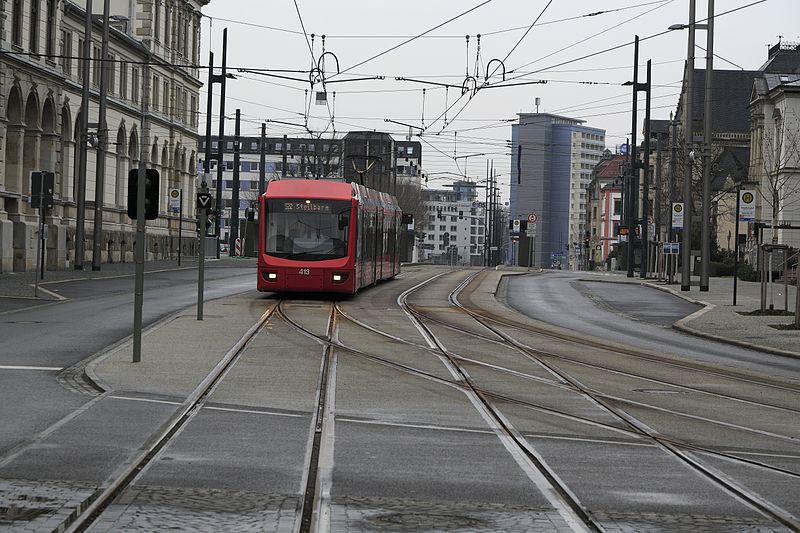 File:J21 806 Bf Chemnitz Hbf, ET 413 (CB).jpg