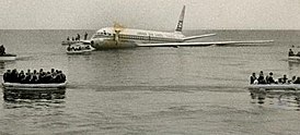Приводнившийся самолёт