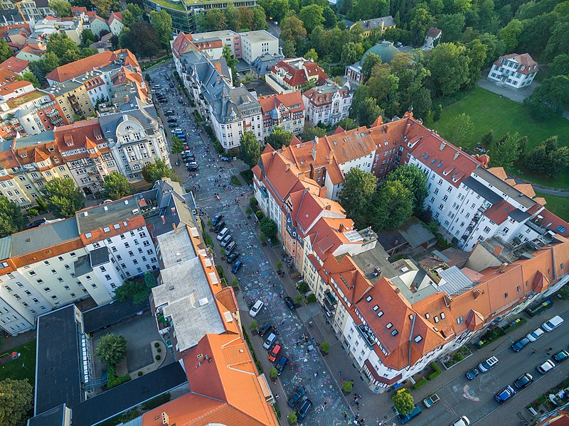 File:JENA DAMENVIERTEL KREIDE GEGEN DUMMHEIT-5 (28429458543).jpg