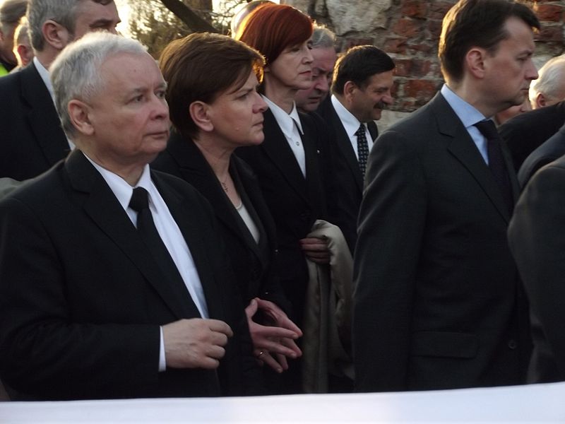 File:Jarosław Kaczyński, Beata Szydło i Mariusz Błaszczak (8736167868).jpg