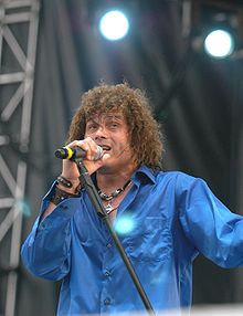 Soto performing with Journey in 2007