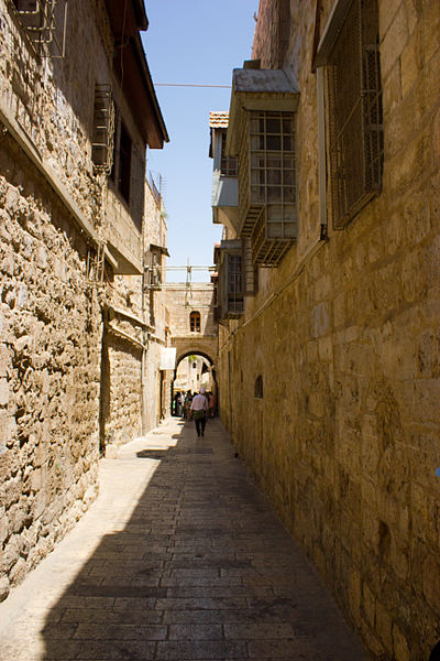 File:Jerusalem street Victor Grigas 2011 -1-25.jpg