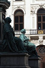 Thumbnail for File:Kaiser Franz-Denkmal Hofburg Wien 2015 Sitzfiguren Friede Glaube 3.jpg