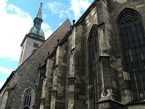 Bratislava Katedrála Svätého Martina: Dejiny katedrály, Prehliadka Dómu, Dómsky cintorín