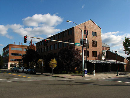 Kent City Hall (right) and the Centennial Center (left), 2008