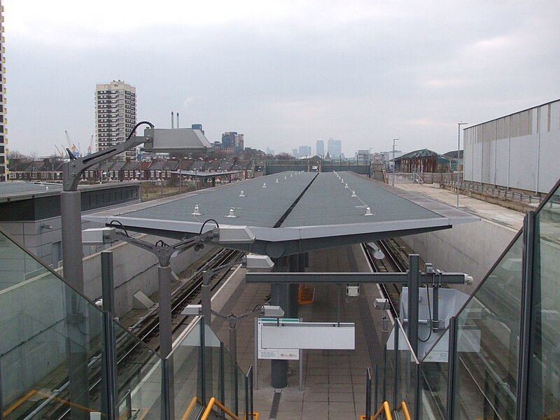 File:King George V DLR stn high westbound.JPG