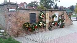 A Kistarcsai Központi Internálótábor emlékfala 2016. október 23-án