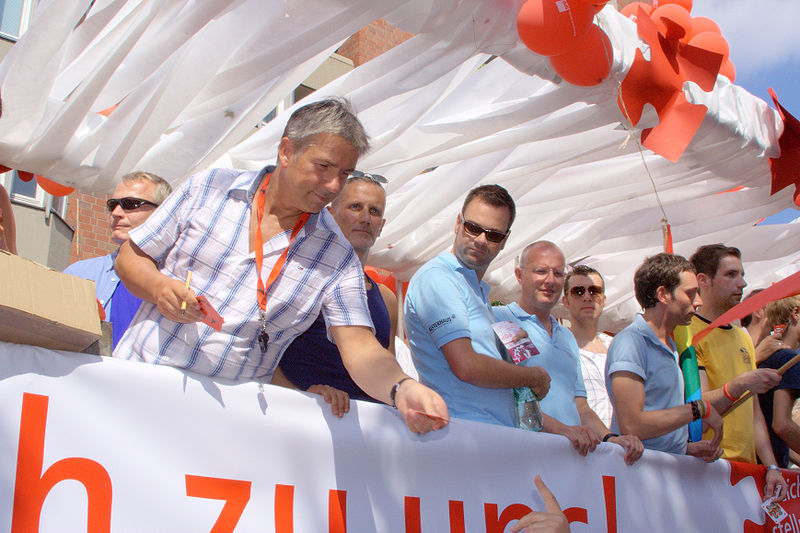 File:Klaus Wowereit-Christopher Street Day-Berlin 2006.jpg