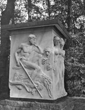 The memorial pedestal in Klingerhain (around 1930) Klinger-Wurfel.jpg