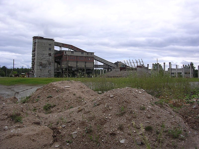 File:Kohtla mines, old sorting station.jpg