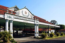 Pagelaran hall of Yogyakarta kraton, directly facing northern alun-alun Kraton Yogyakarta Pagelaran.jpg