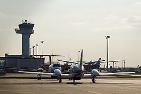 Falcon 7X sur la piste 1 de l'aéroport de Bordeaux-Mérignac