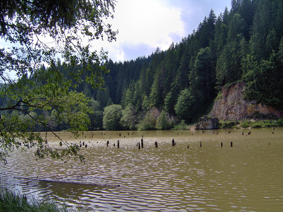 Red Lake (Romania) httpsuploadwikimediaorgwikipediacommonsthu