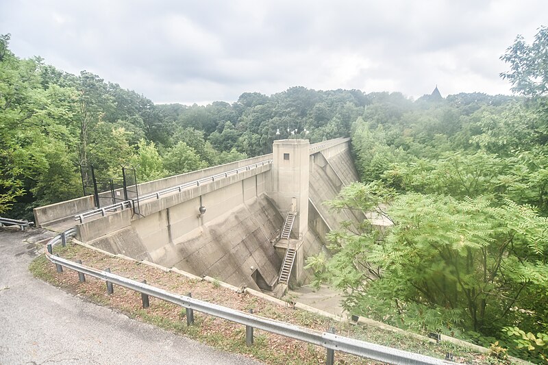 File:Lakeview Cemetery Dam (28885167152).jpg