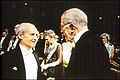 El Rey de Suecia le entrega el Premio Nobel a Luis Federico Leloir, 1970.