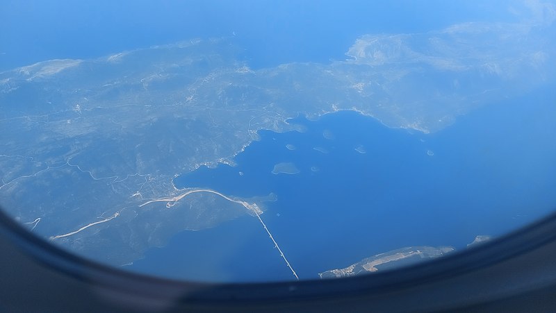 File:Let Dubrovnik-Amsterdam, Pelješki most 101426.jpg