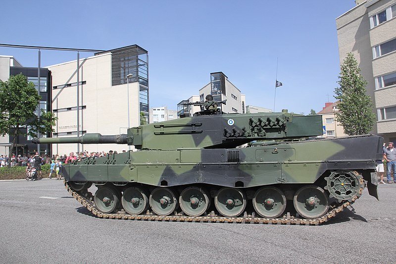 File:Lippujuhlan päivän paraati 2014 075 Panssariprikaati Leopard 2A4.JPG