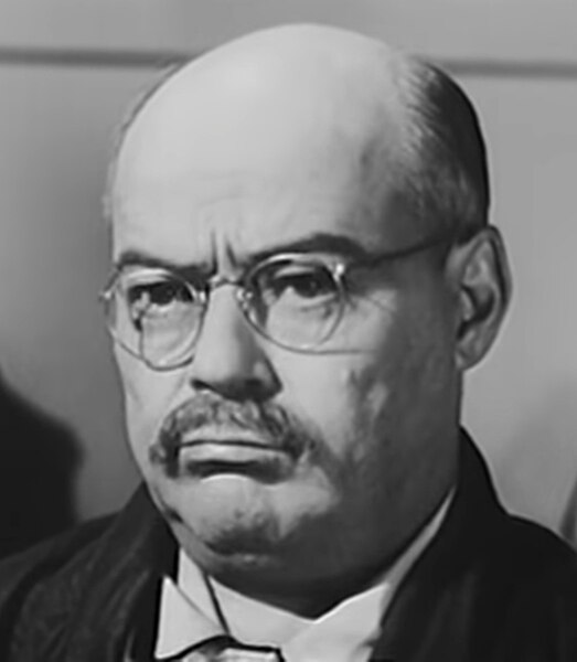 Luis Van Rooten in an episode of One Step Beyond (1960)