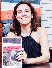 Luize Valente di 2015 dengan bukunya Uma Praça em Antuérpia (Persegi di Antwerp)