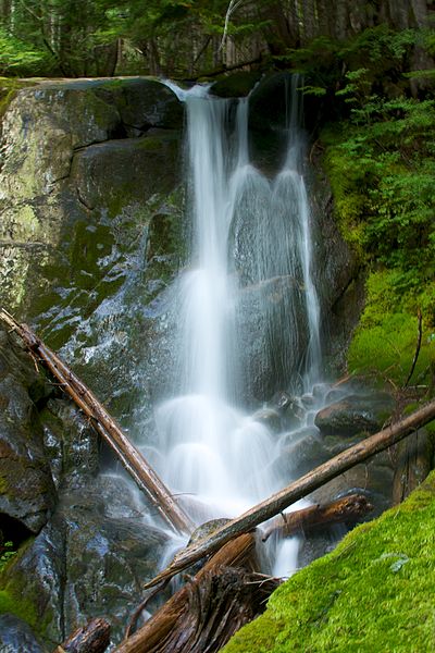 File:Lush waterfalls (6444795863).jpg